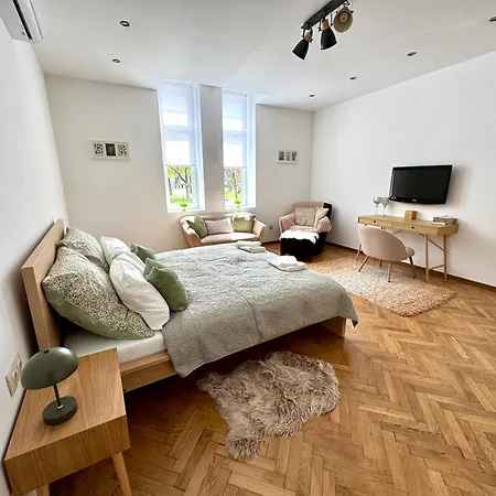 Apartament 13 *