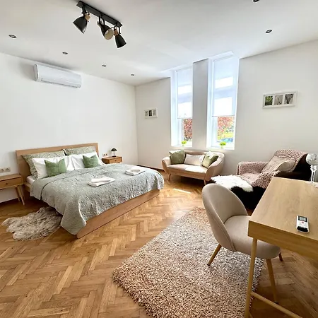 13 Apartamento Győr