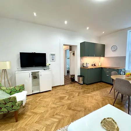 13 Apartment *